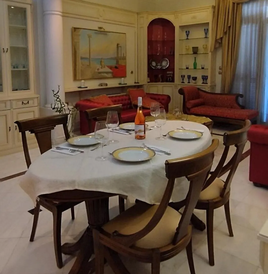 Elegant Tsimiski Neoclassical Apartment Salonicco 0*,