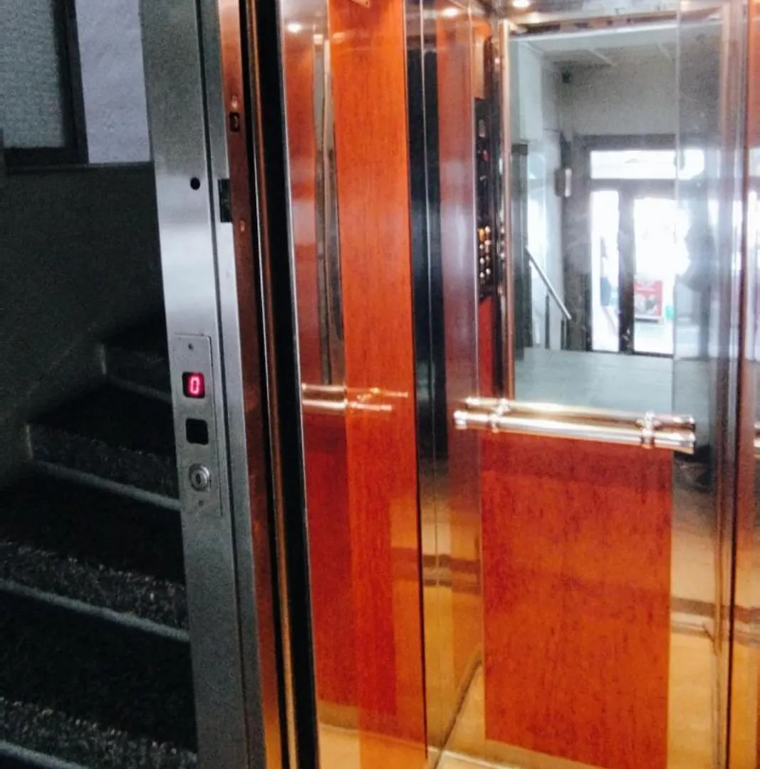 Elegant Tsimiski Neoclassical Apartment Thessaloniki Griechenland